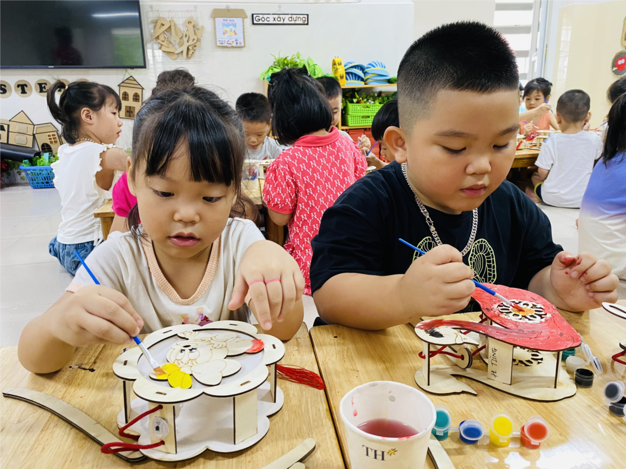 Alvin1 với hoạt động trong tuần Hôi  Tổng kết Trung thu trong mắt em  Bé trang trí đèn lồng